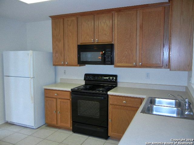 6111 WEXFORD PL, San Antonio, TX 78240