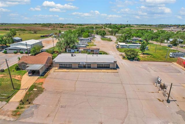 1508 Neptune Drive, Clinton, OK 73601