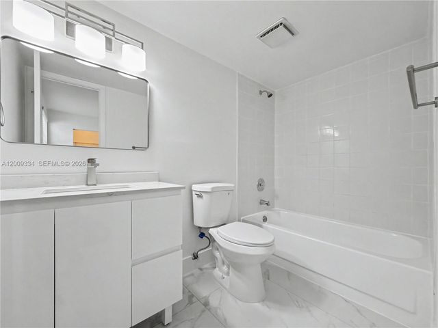 10010 NW 9th St Cir 203, Miami, FL 33172