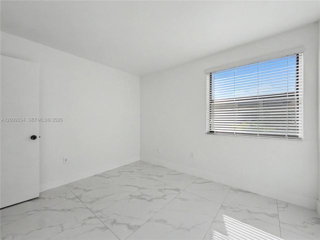 10010 NW 9th St Cir 203, Miami, FL 33172