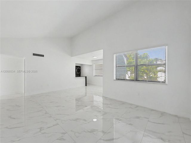 10010 NW 9th St Cir 203, Miami, FL 33172