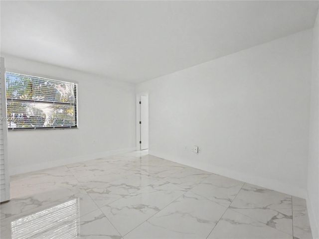 10010 NW 9th St Cir 203, Miami, FL 33172