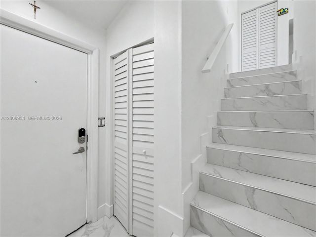 10010 NW 9th St Cir 203, Miami, FL 33172