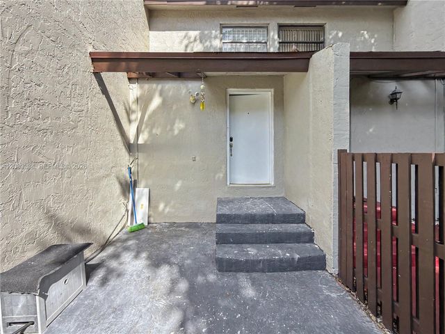 10010 NW 9th St Cir 203, Miami, FL 33172