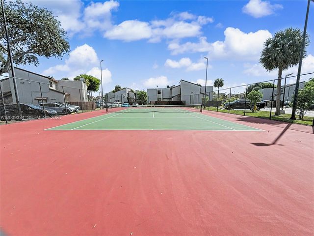 10010 NW 9th St Cir 203, Miami, FL 33172