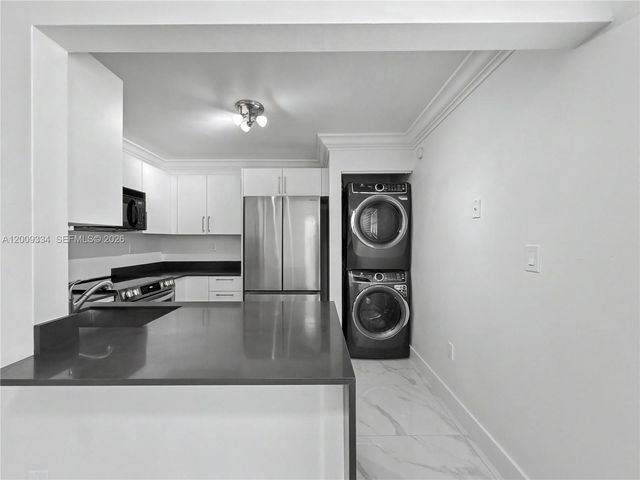 10010 NW 9th St Cir 203, Miami, FL 33172