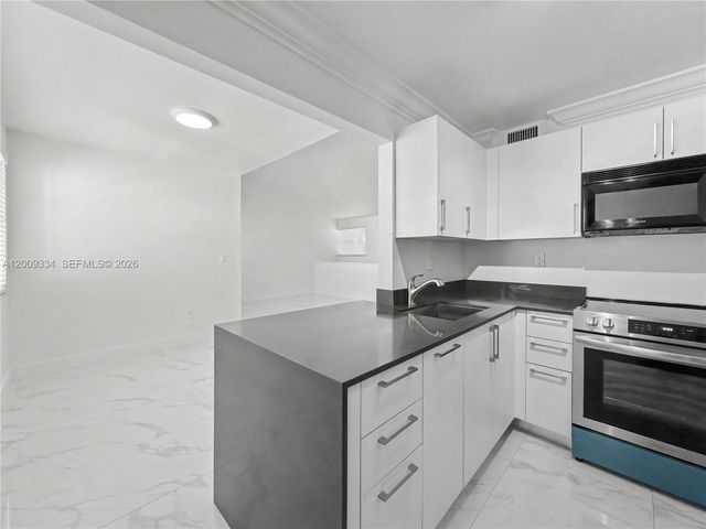 10010 NW 9th St Cir 203, Miami, FL 33172