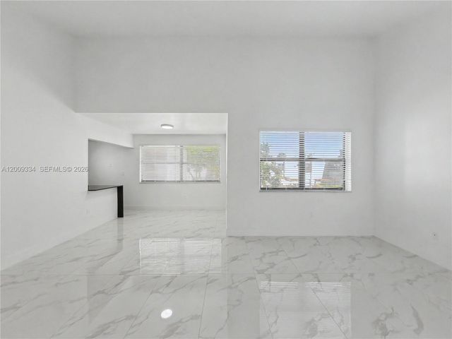 10010 NW 9th St Cir 203, Miami, FL 33172