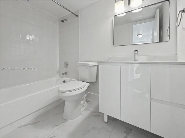 10010 NW 9th St Cir 203, Miami, FL 33172