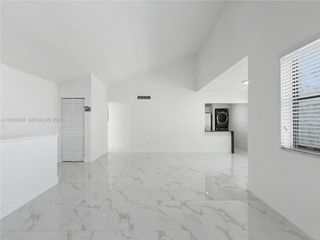 10010 NW 9th St Cir 203, Miami, FL 33172