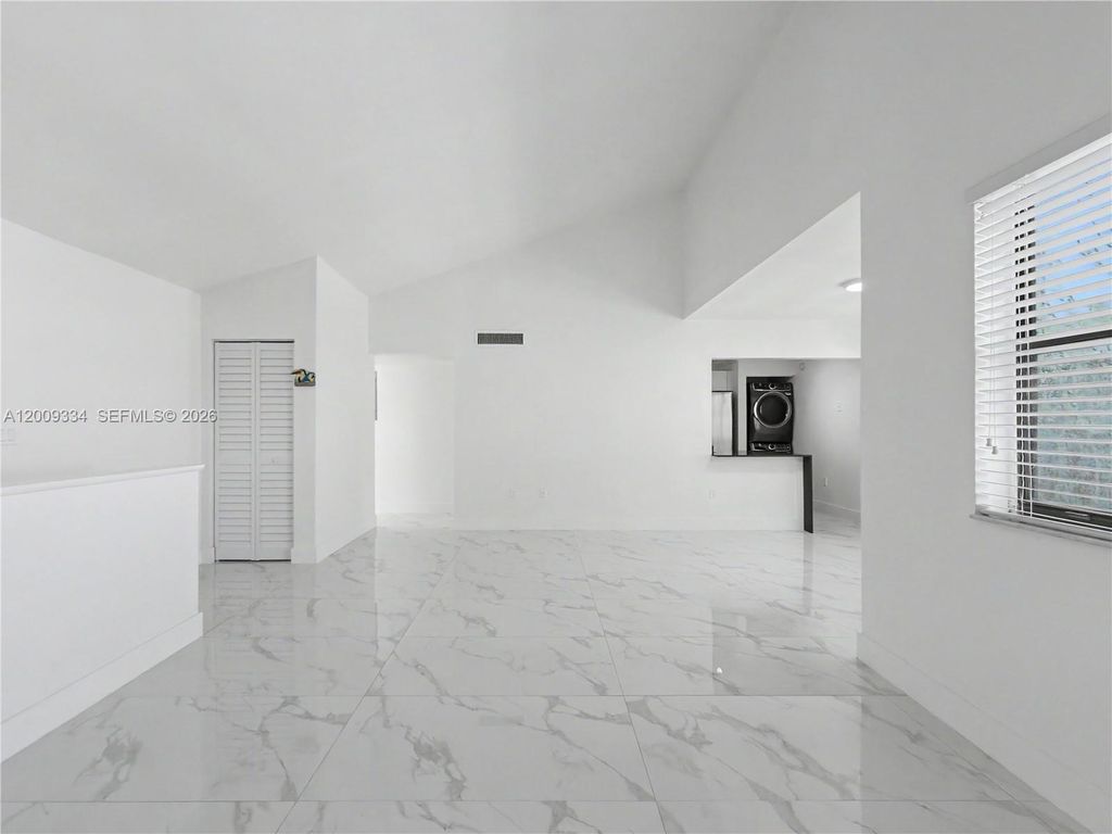 10010 NW 9th St Cir 203, Miami, FL 33172