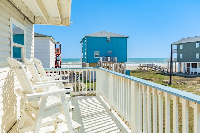 107 Howard Avenue, Surfside Beach, TX 77541