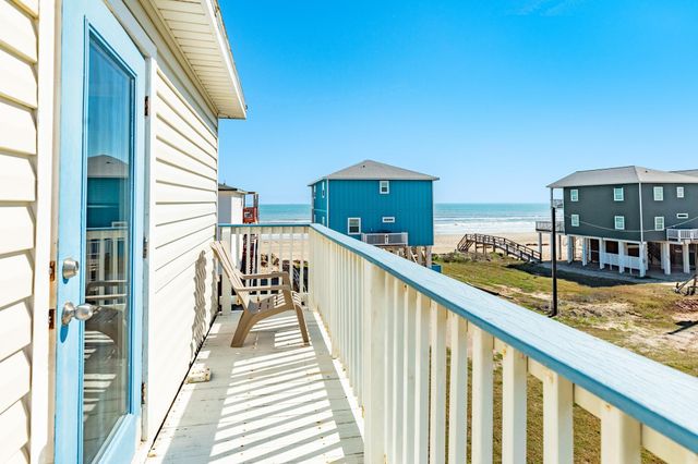 107 Howard Avenue, Surfside Beach, TX 77541