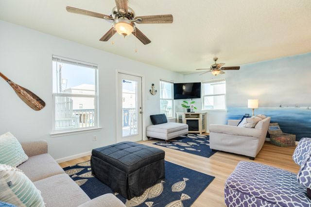 107 Howard Avenue, Surfside Beach, TX 77541