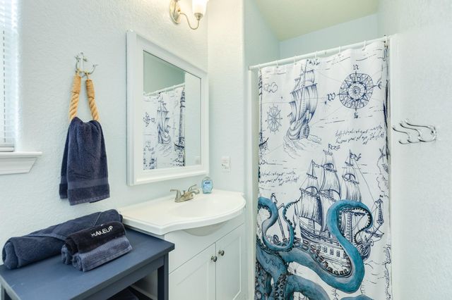 107 Howard Avenue, Surfside Beach, TX 77541