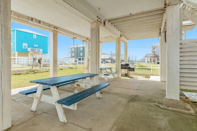 107 Howard Avenue, Surfside Beach, TX 77541