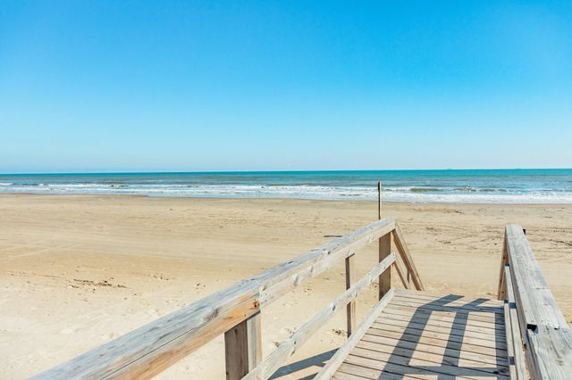 107 Howard Avenue, Surfside Beach, TX 77541