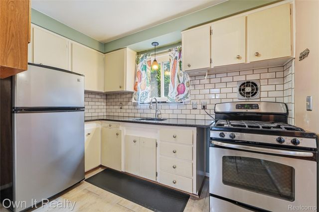 7022 Garling Drive, Dearborn Heights, MI 48127