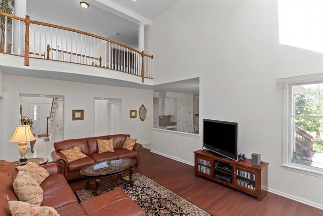 10 Hemingway St, Shrewsbury, MA 01545