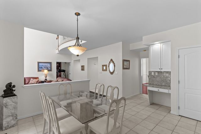 10 Hemingway St, Shrewsbury, MA 01545