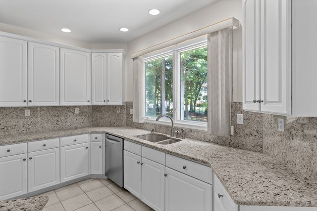 10 Hemingway St, Shrewsbury, MA 01545
