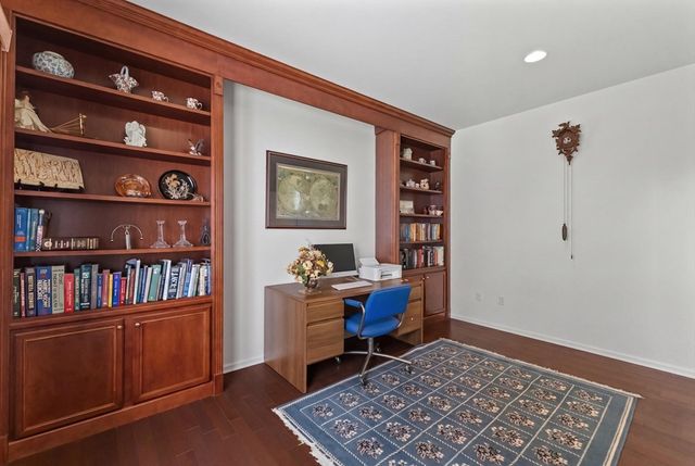 10 Hemingway St, Shrewsbury, MA 01545