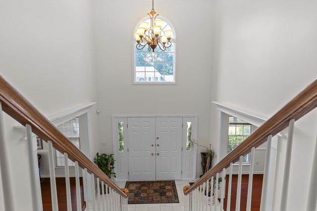 10 Hemingway St, Shrewsbury, MA 01545