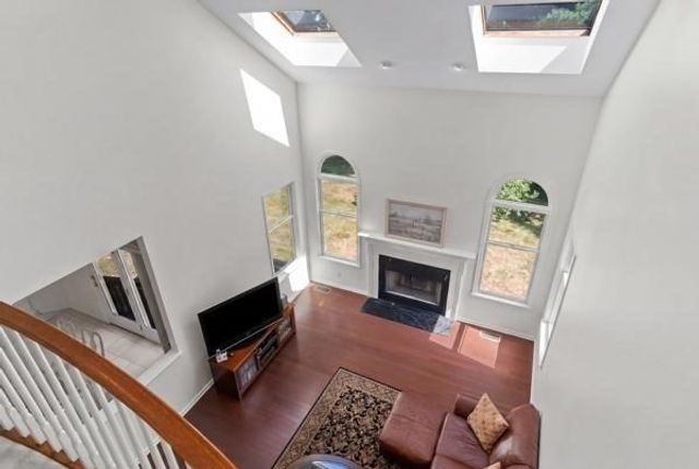 10 Hemingway St, Shrewsbury, MA 01545