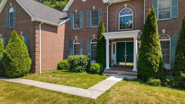 10 Hemingway St, Shrewsbury, MA 01545