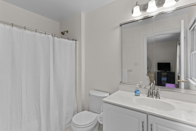 10 Hemingway St, Shrewsbury, MA 01545