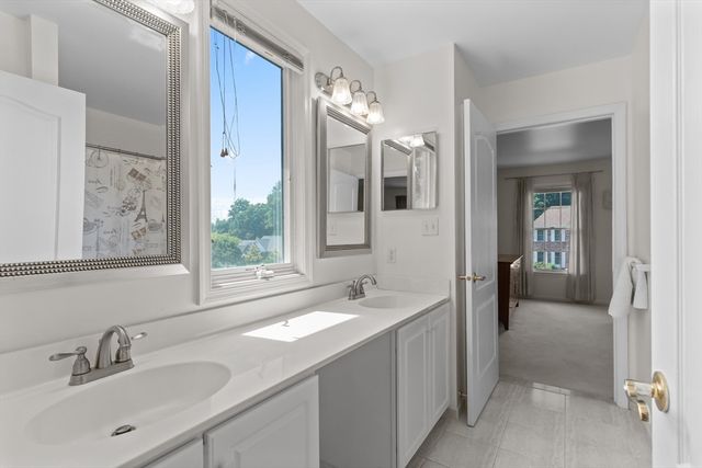 10 Hemingway St, Shrewsbury, MA 01545