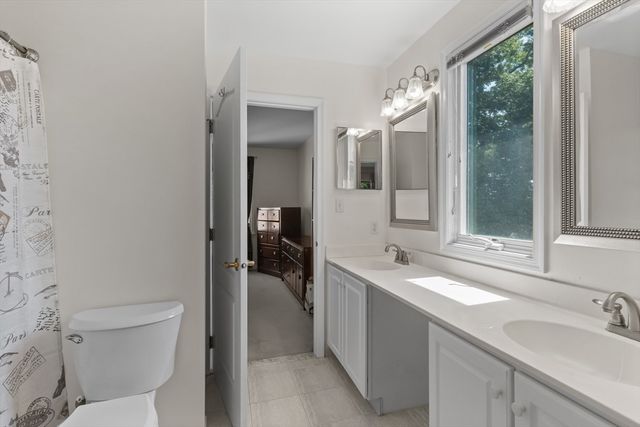 10 Hemingway St, Shrewsbury, MA 01545