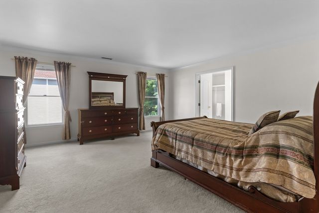 10 Hemingway St, Shrewsbury, MA 01545