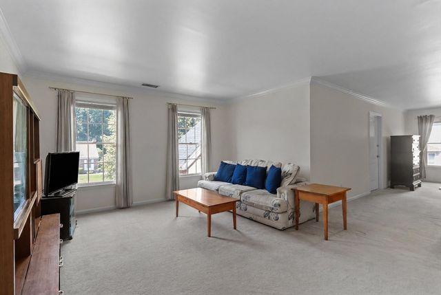 10 Hemingway St, Shrewsbury, MA 01545