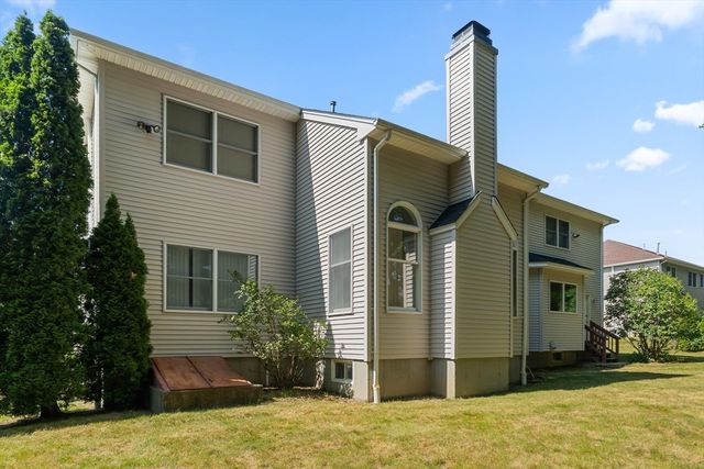 10 Hemingway St, Shrewsbury, MA 01545
