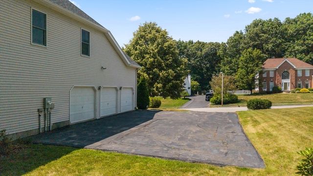 10 Hemingway St, Shrewsbury, MA 01545