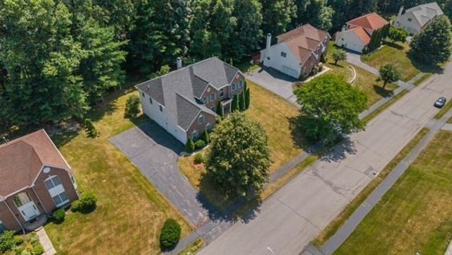 10 Hemingway St, Shrewsbury, MA 01545