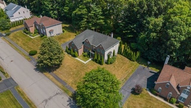 10 Hemingway St, Shrewsbury, MA 01545