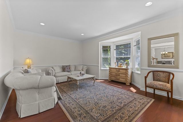 10 Hemingway St, Shrewsbury, MA 01545