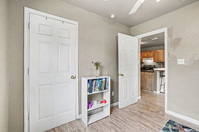 333 Wildrose Dr, Floresville, TX 78114