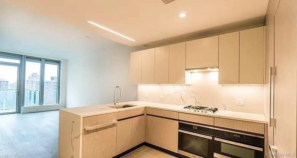 133-27 39th Avenue 6K, Flushing, NY 11354 — photo 2