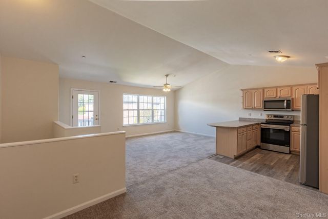 314 Flurry Lane, West Babylon, NY 11704