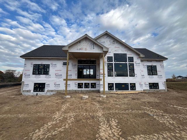 9401 W Huntington DRIVE, Mequon, WI 53097