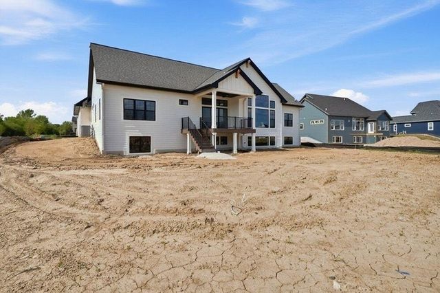 9401 W Huntington DRIVE, Mequon, WI 53097
