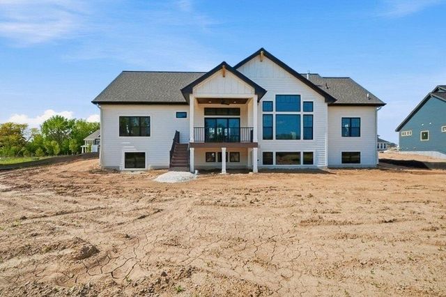 9401 W Huntington DRIVE, Mequon, WI 53097