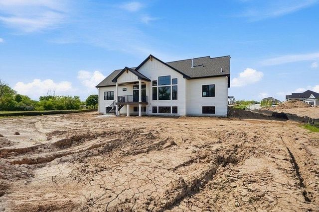 9401 W Huntington DRIVE, Mequon, WI 53097