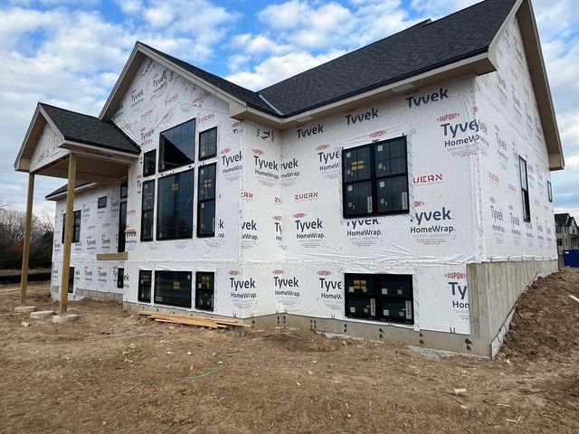 9401 W Huntington DRIVE, Mequon, WI 53097