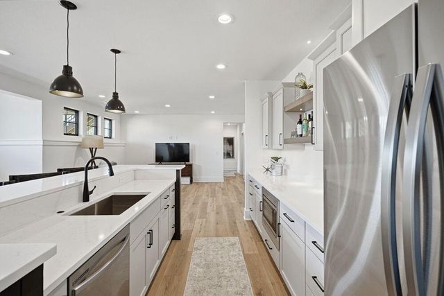9401 W Huntington DRIVE, Mequon, WI 53097