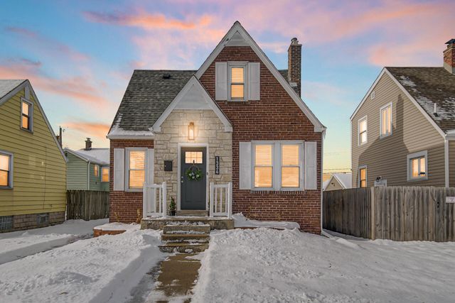 1334 Lake Avenue, Whiting, IN 46394