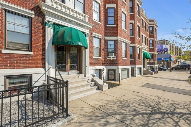 1572 Commonwealth Ave 3, Boston, MA 02135